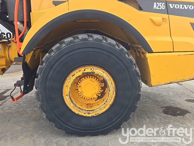 2021-volvo-a25g-image-13