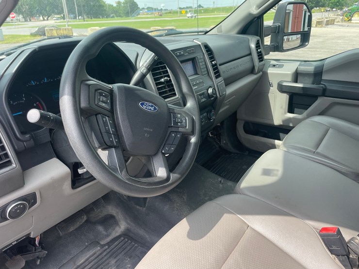 2021-ford-f550-image-7