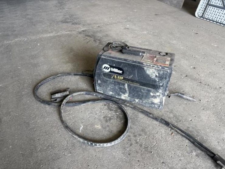 miller-s-32p-voltage-sensing-wire-feeder-image-1