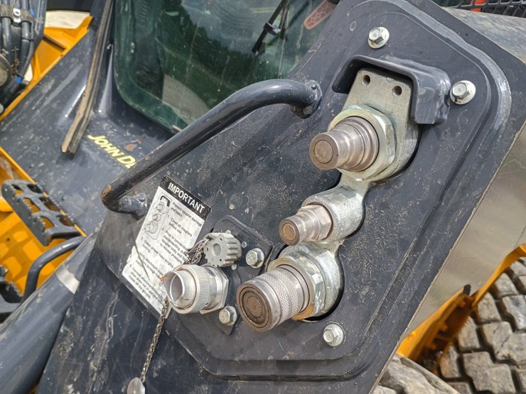 2022-deere-330g-image-48