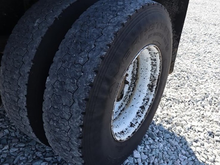2005-international-durastar-4300-image-10