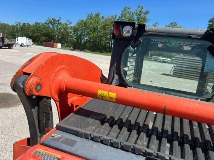 2018-kubota-ssv65-image-36