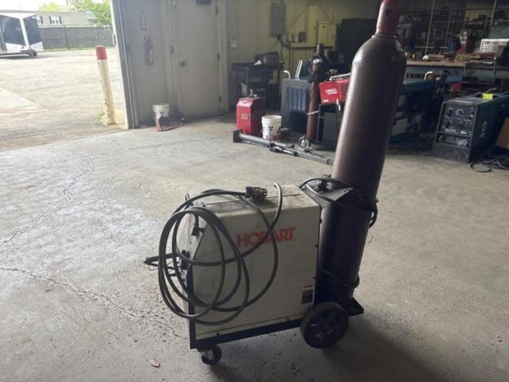 hobart-ironman-210-welder-with-tank-image-1