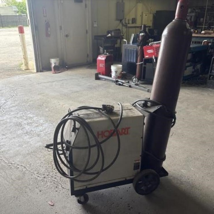 Hobart Ironman 210 welder with tank