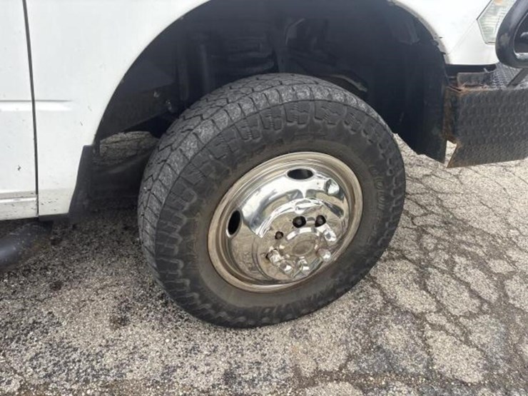 2014-dodge-3500-image-11