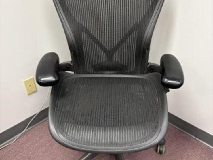 (2)-office-chairs-with-adjustable-arm-rest-image-5