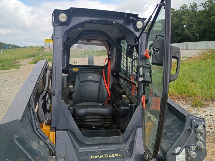 2022-deere-330g-image-29