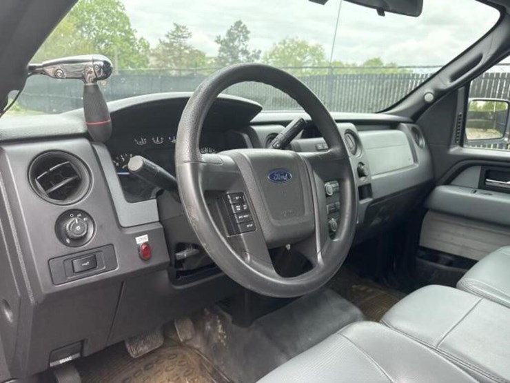 2012-ford-f150-xl-image-17