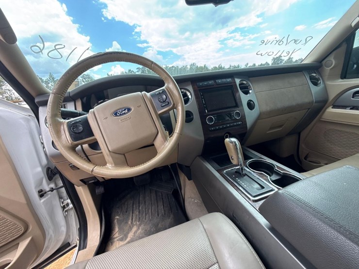 2011-ford-expedition-image-10