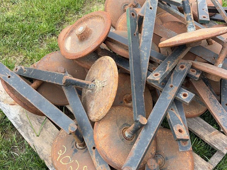 pallet-of-steel-closing-wheels-off-jd-750-drill-image-2