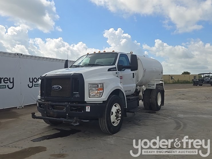 2019-ford-f750-xl-image-1