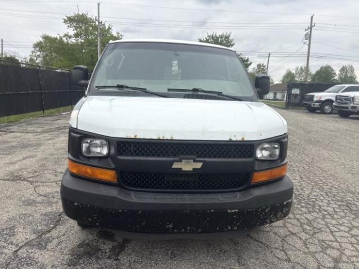 2010-chevrolet-express-g2500-image-7