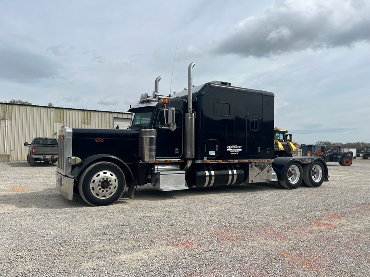 2002-peterbilt-379-image-1