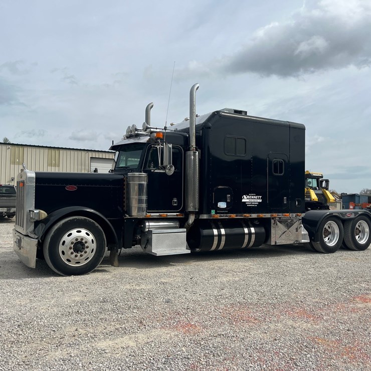 2002 PETERBILT 379