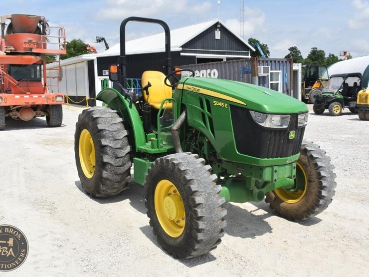 2021-john-deere-5045e-image-7