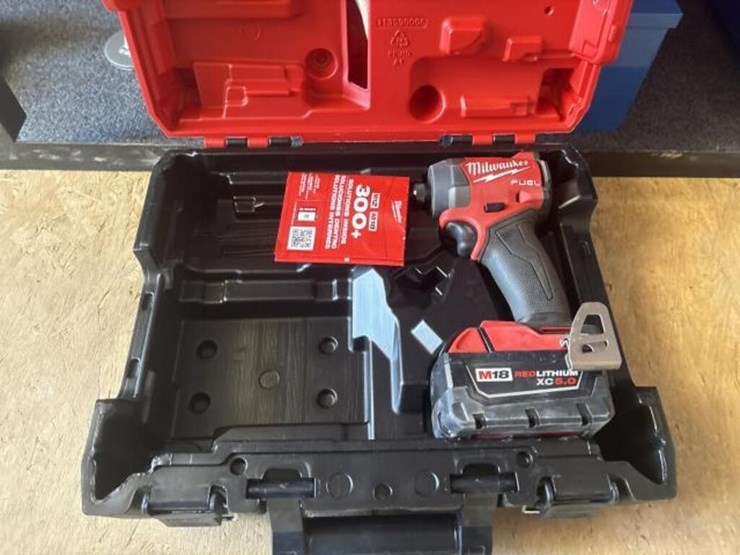 mueller-8in-gas-tapping-trailer-image-38
