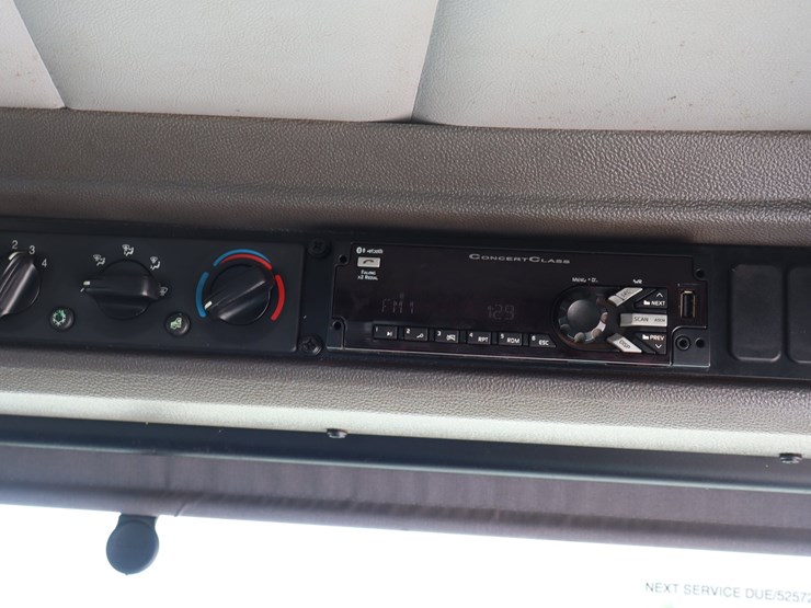 2019-peterbilt-520-image-14