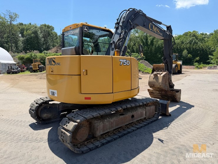2011-deere-75d-image-5