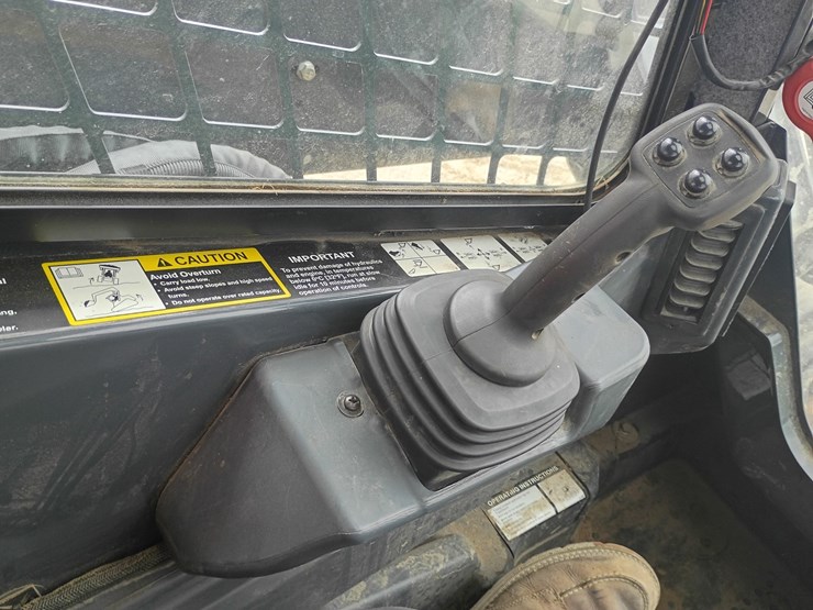 2022-deere-330g-image-33
