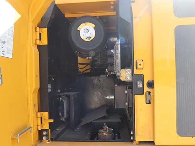 2017-deere-210g-image-12