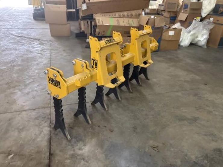 cl-fab-ripper-skid-steer-attachment-image-2
