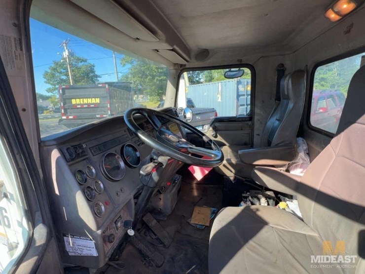 2001-kenworth-t300-image-33