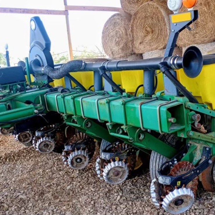 JOHN DEERE 7200