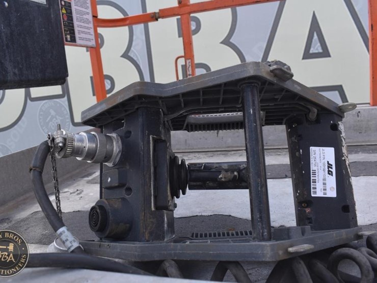2012-jlg-3246es-image-17