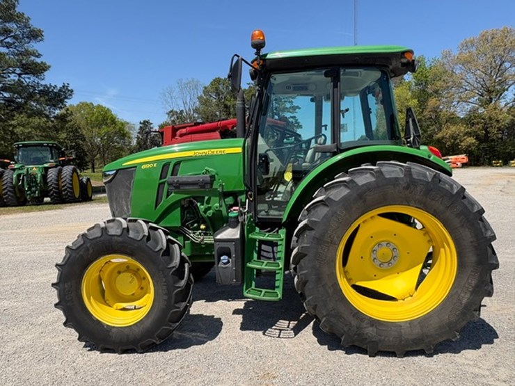 2022-john-deere-6120e-image-10