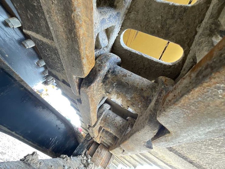 2015-caterpillar-323fl-image-14