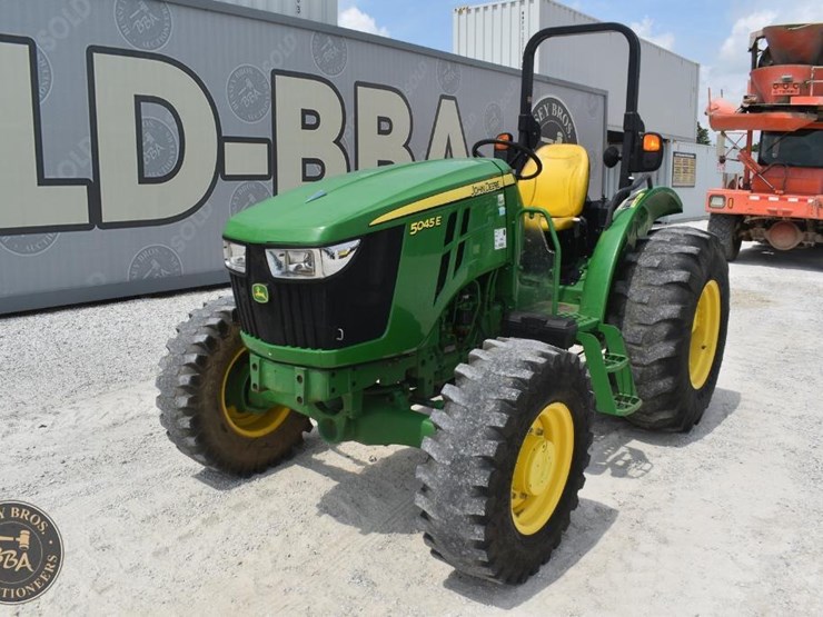 2021-john-deere-5045e-image-1