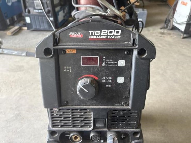 lincoln-electric-tig-200-welder-with-tank-and-cart-image-5