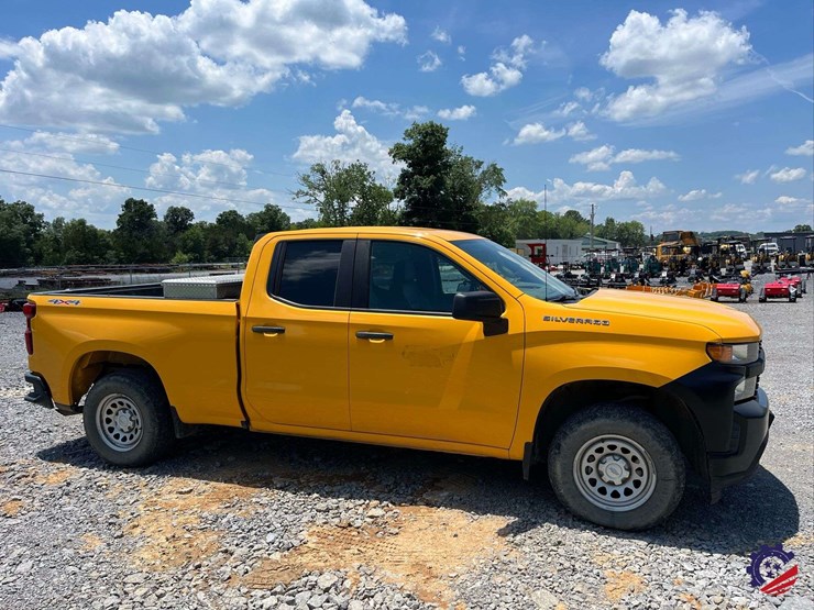2021-chevrolet-silverado-4x4-pickup-truck-image-4
