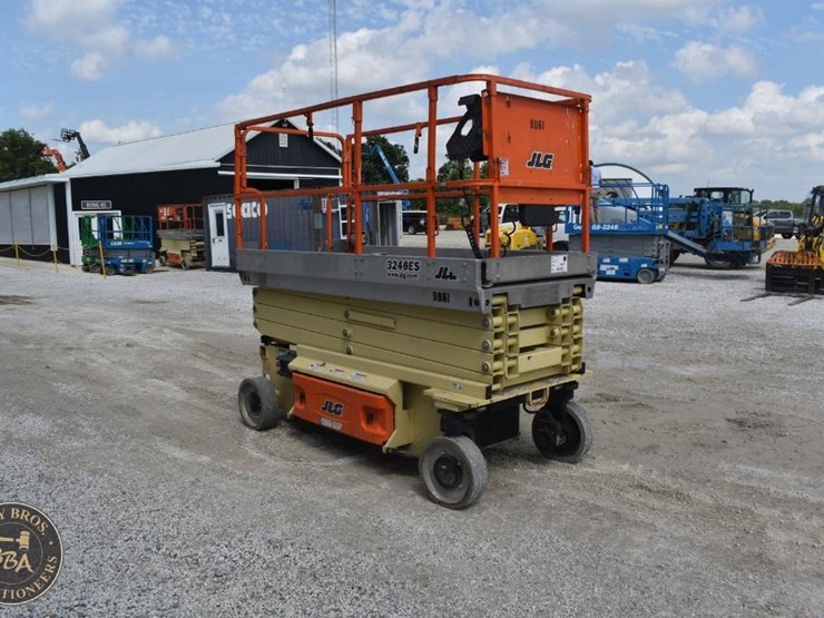 2013-jlg-3246es-image-7