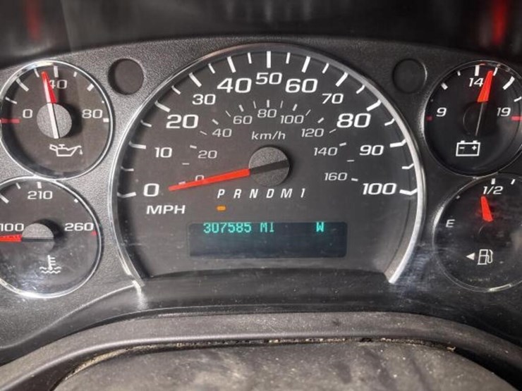 2010-chevrolet-express-g2500-image-23
