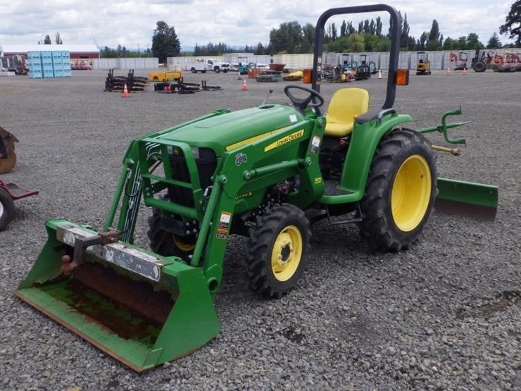 john-deere-3032e-image-1