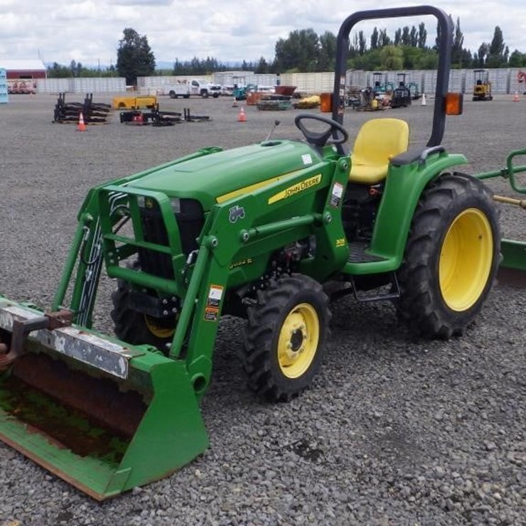 JOHN DEERE 3032E