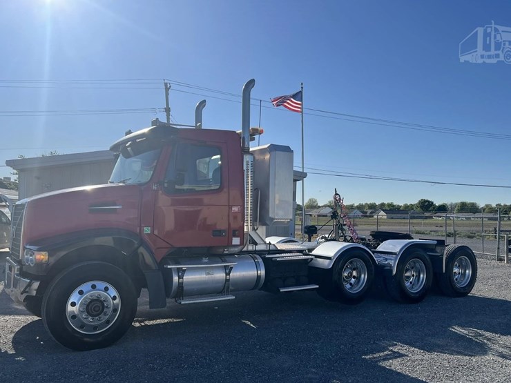 #549-•-2005-volvo-heavy-haul-day-cab-truck---osceola,-ar-image-3