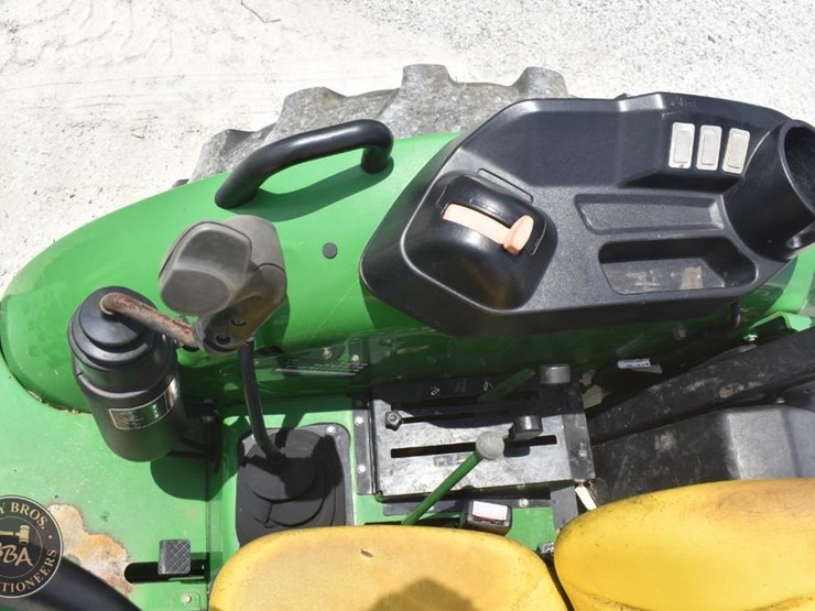 2021-john-deere-5045e-image-37