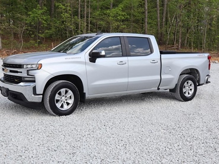 2020-chevrolet-silverado-1500-lt-image-3