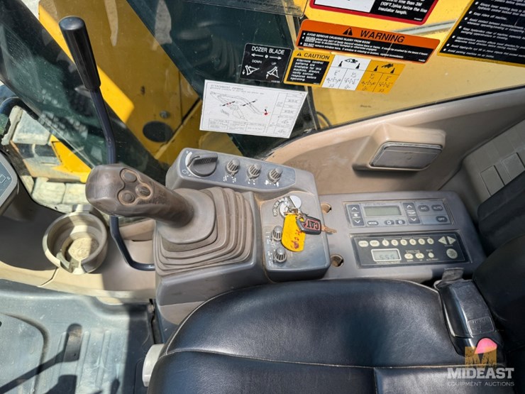 2011-deere-75d-image-17