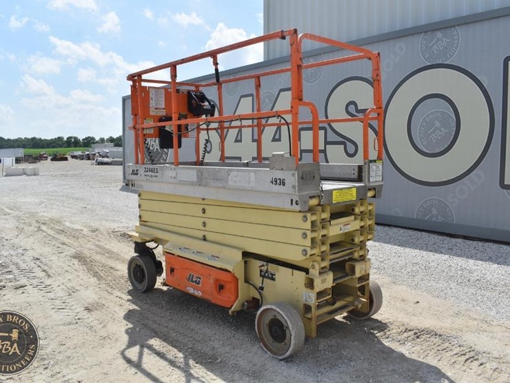 2014-jlg-3246es-image-3
