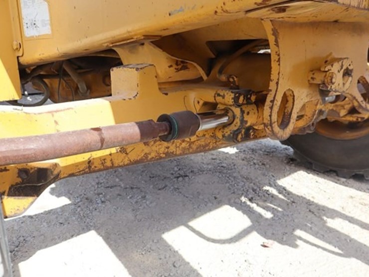 2005-deere-210le-image-15