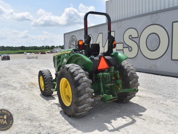 2021-john-deere-5045e-image-12