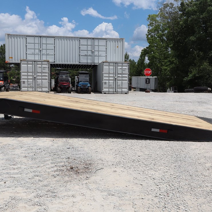 #570 • 20' LOADING RAMP