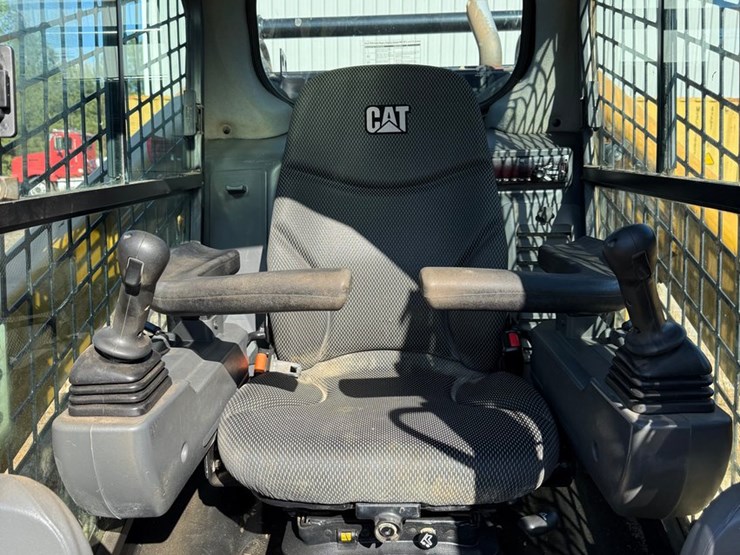 2021-caterpillar-299d3-image-5