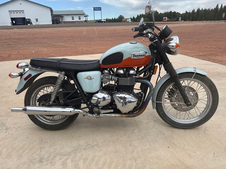 2009-triumph-bonneville-t100-motorcycle-image-1