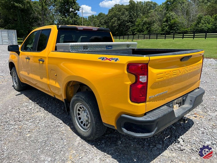 2021-chevrolet-silverado-4x4-pickup-truck-image-16
