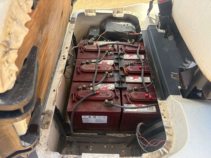 ez-go-txt-36v-electric-golf-cart-image-11
