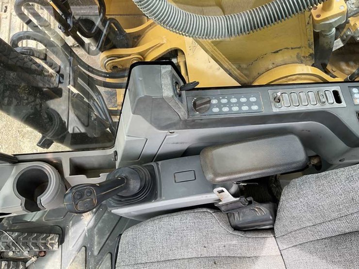 2015-caterpillar-323fl-image-17